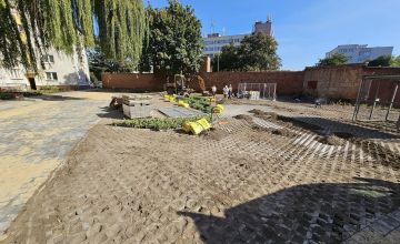 Przebudowa terenu miejskiego przy ul. Szkolnej i ul. Matejki na działkach ew. 37/ i 37/7 obręb Oleśnica