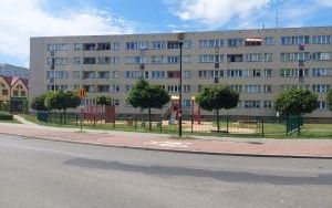 Nowe ogrodzenie przy placu zabaw (4)